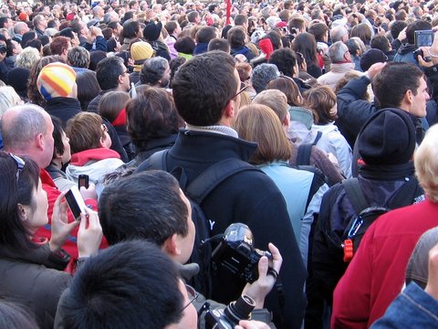 The crowd scene is not very complex for human perception because it includes multiple objects that are similar and can be easily grouped.