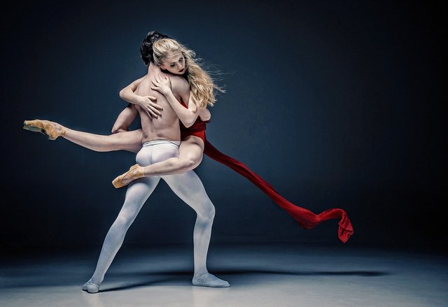 The ballet dance scene has a relatively low complexity rate because it’s easy to perceive: few objects, plain background, limited color spectrum, etc.